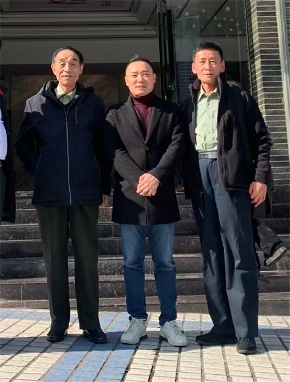 38军首长一行来我司参观考查，我司谭孝发总经理亲切接待。