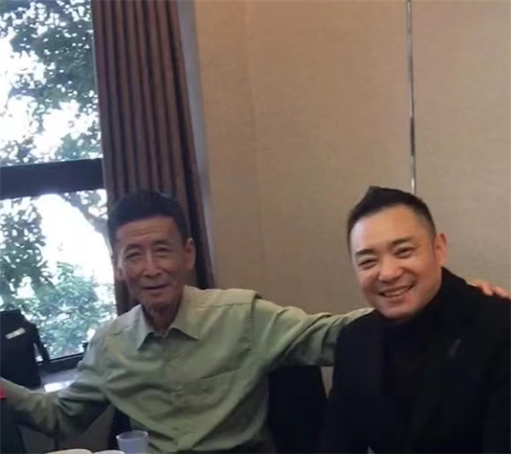 38军首长一行来我司参观考查，我司谭孝发总经理亲切接待。