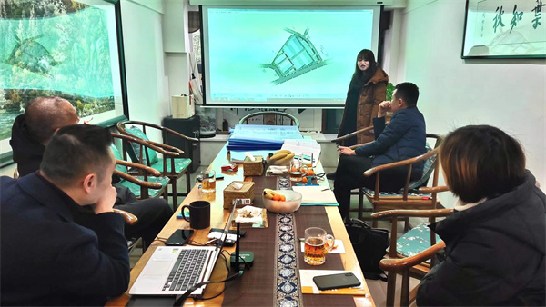 重庆从心科技有限公司《年产50万吨碳酸钙项目》厂房建设动员会今日胜利召开。公司总经理谭孝发主持，相关建设单位及负责人员参加。