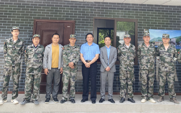 总经理谭孝发接待区政府领导来项目视察项目进展情况