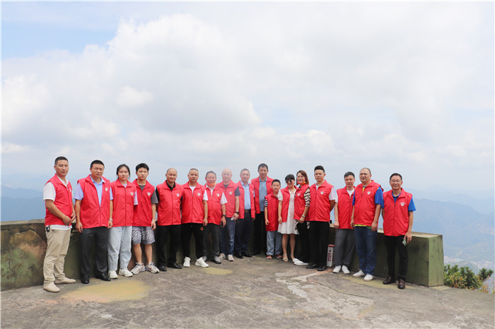 浓浓拥军情 军民一家亲 --温州市万州商会堲从心科技有限公司开展“八•一”拥军慰问活动