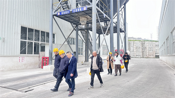 万州区委常委、区政府常务副区长